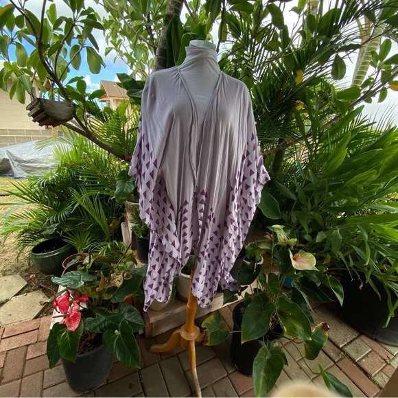 6 for$20♥️ lavender and purple triangle details kimono wrap - Picture 8 of 8